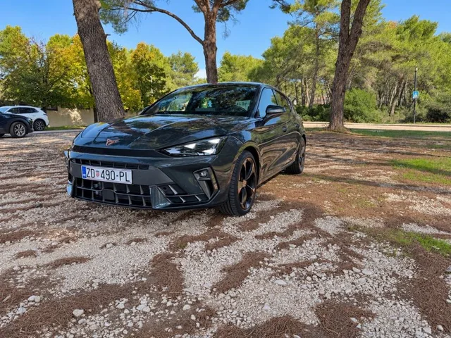 Cupra Leon 1.5 eTSI 110KW DSG · 2025.