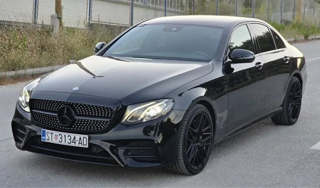Mercedes-Benz E-Razred 220 D · 2017.